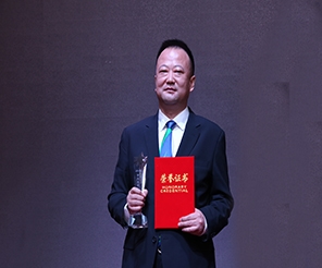 田牧集團(tuán)總裁劉瑞榮獲“2015年呼和浩特市年度經(jīng)濟(jì)人物”稱號(hào)！